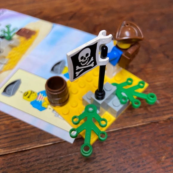 Lego #1464 Pirate Set - Picture 3 of 4
